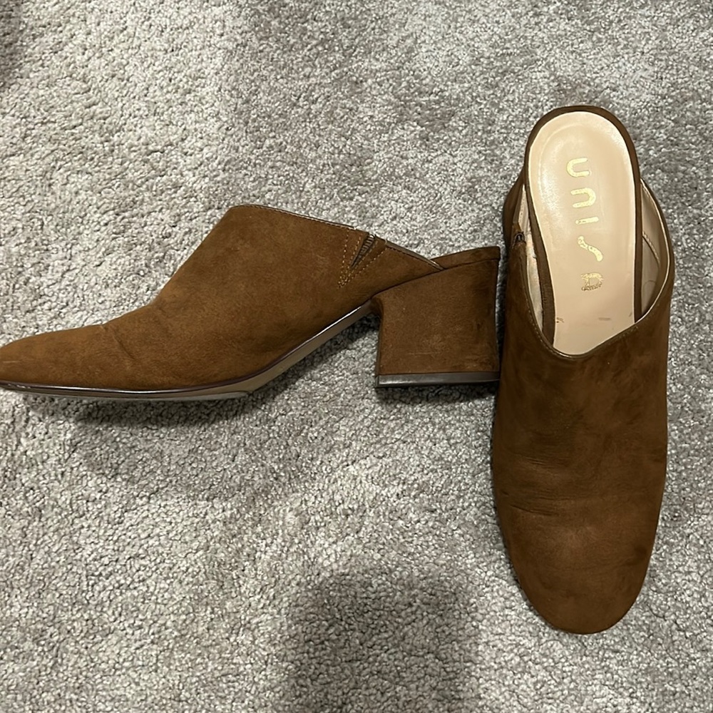 Like new. Only worn once or twice